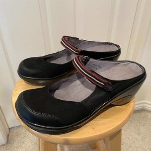 J-41 Jambu Adventure On Wedge/Mule Black Nubuck - Size 9.5